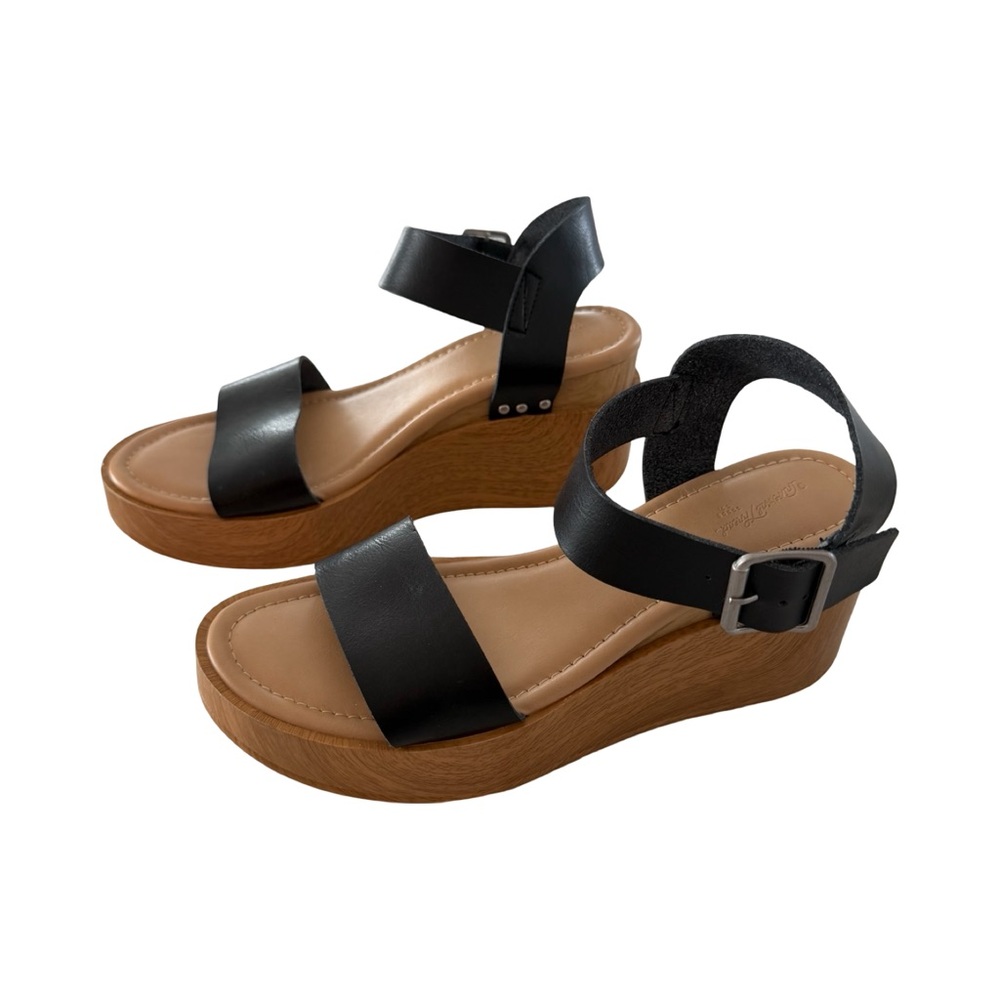 Universal Thread Black and Tan Wedge Sandals